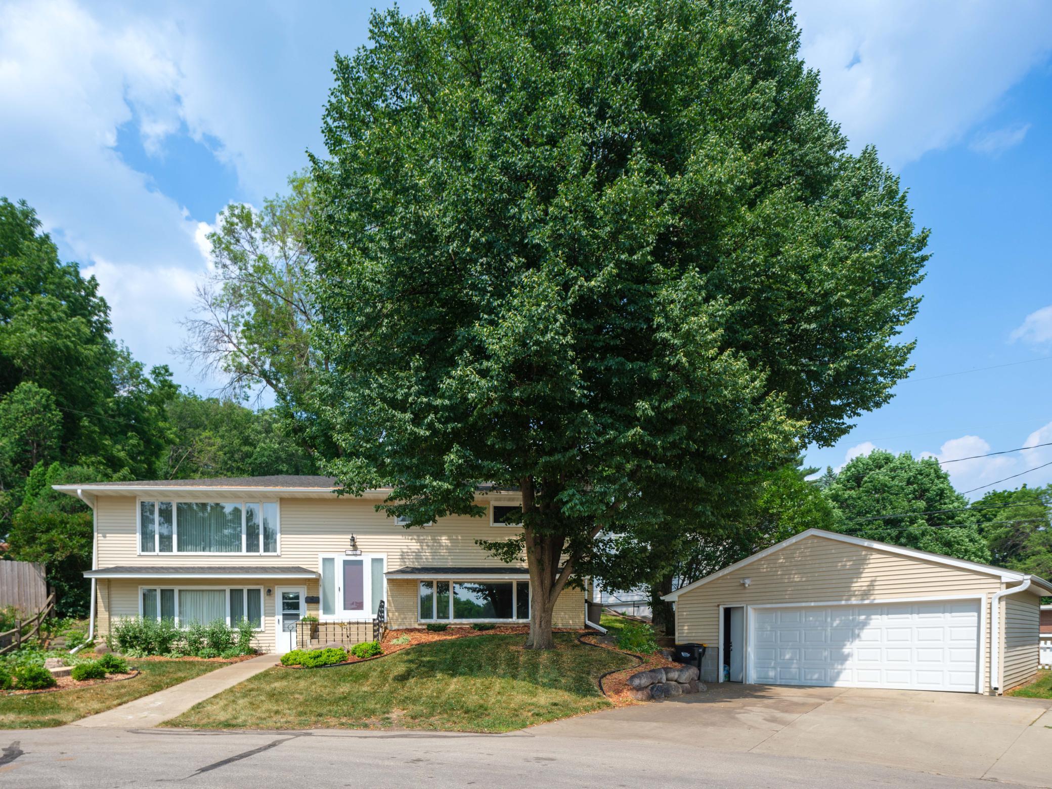 1442 10th Avenue Northwest Rochester, MN 55901 - Photo 1 of 35