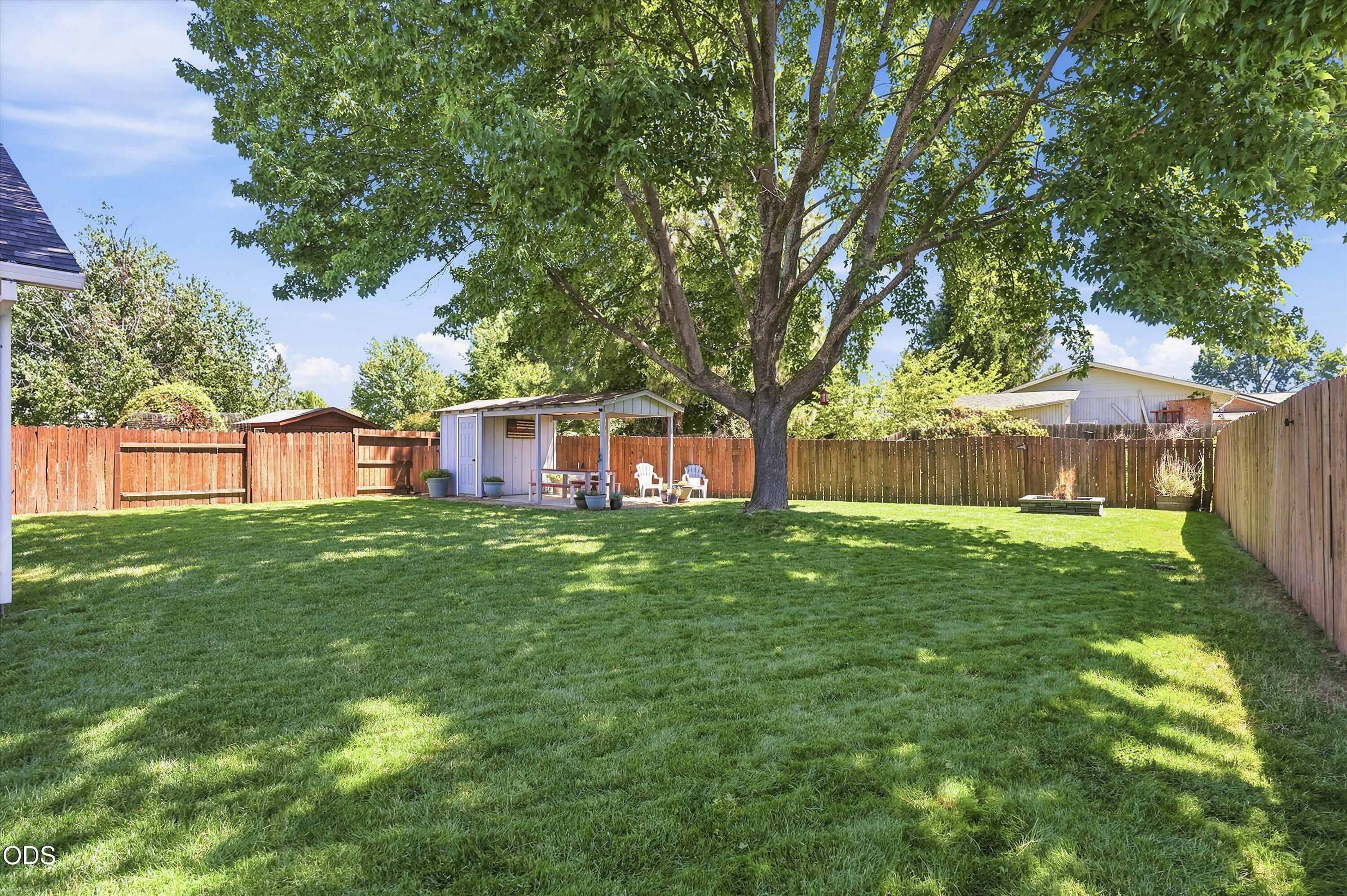 629 Glenn Way Central Point, OR 97502 - Photo 27 of 30
