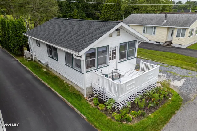 $435,000 | 7 Kozy Lane, Malta, NY 12020