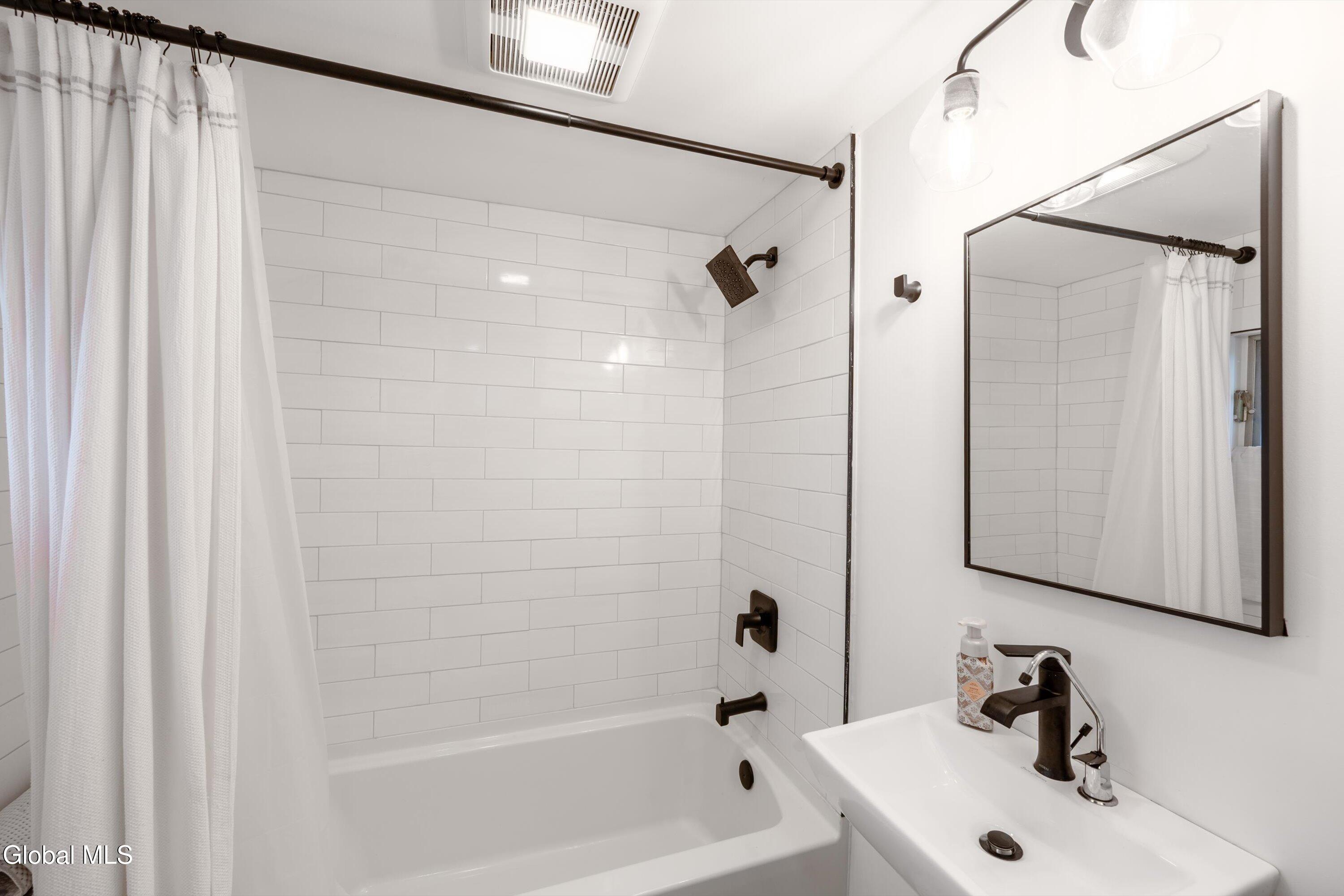 7 Kozy Lane Malta, NY 12020 - Photo 13 of 22 Bathroom