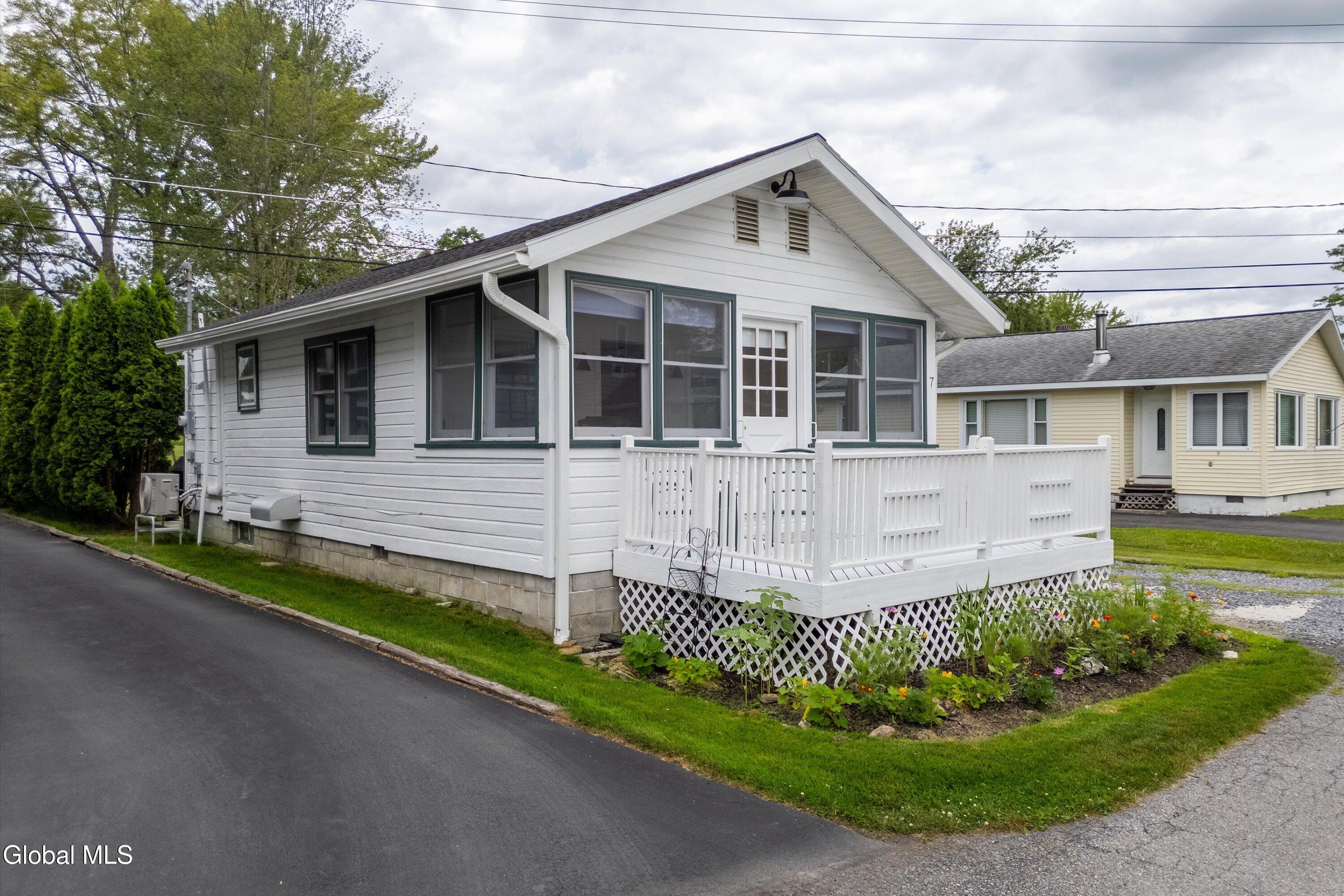 7 Kozy Lane Malta, NY 12020 - Photo 16 of 22 7 Kozy Ln