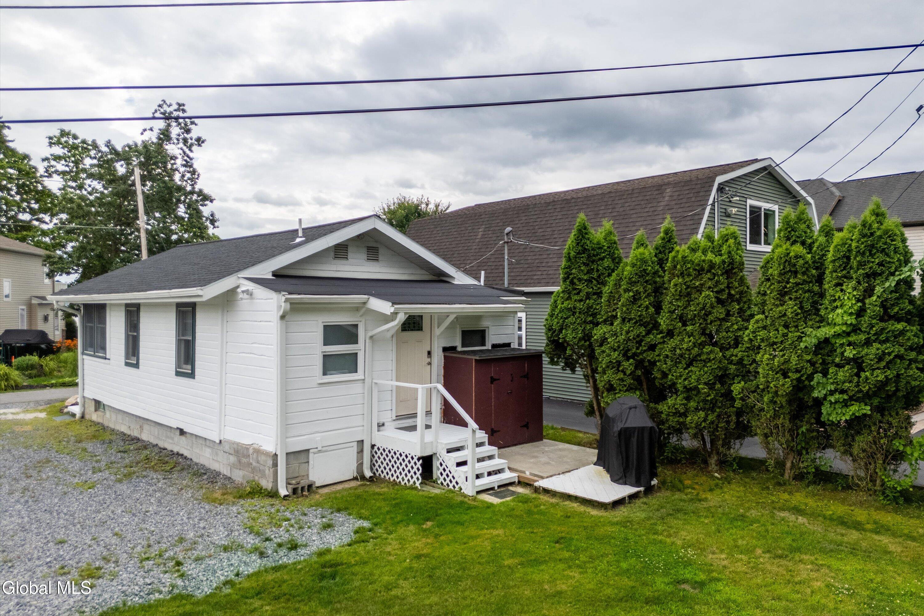 7 Kozy Lane Malta, NY 12020 - Photo 17 of 22 7 Kozy Ln