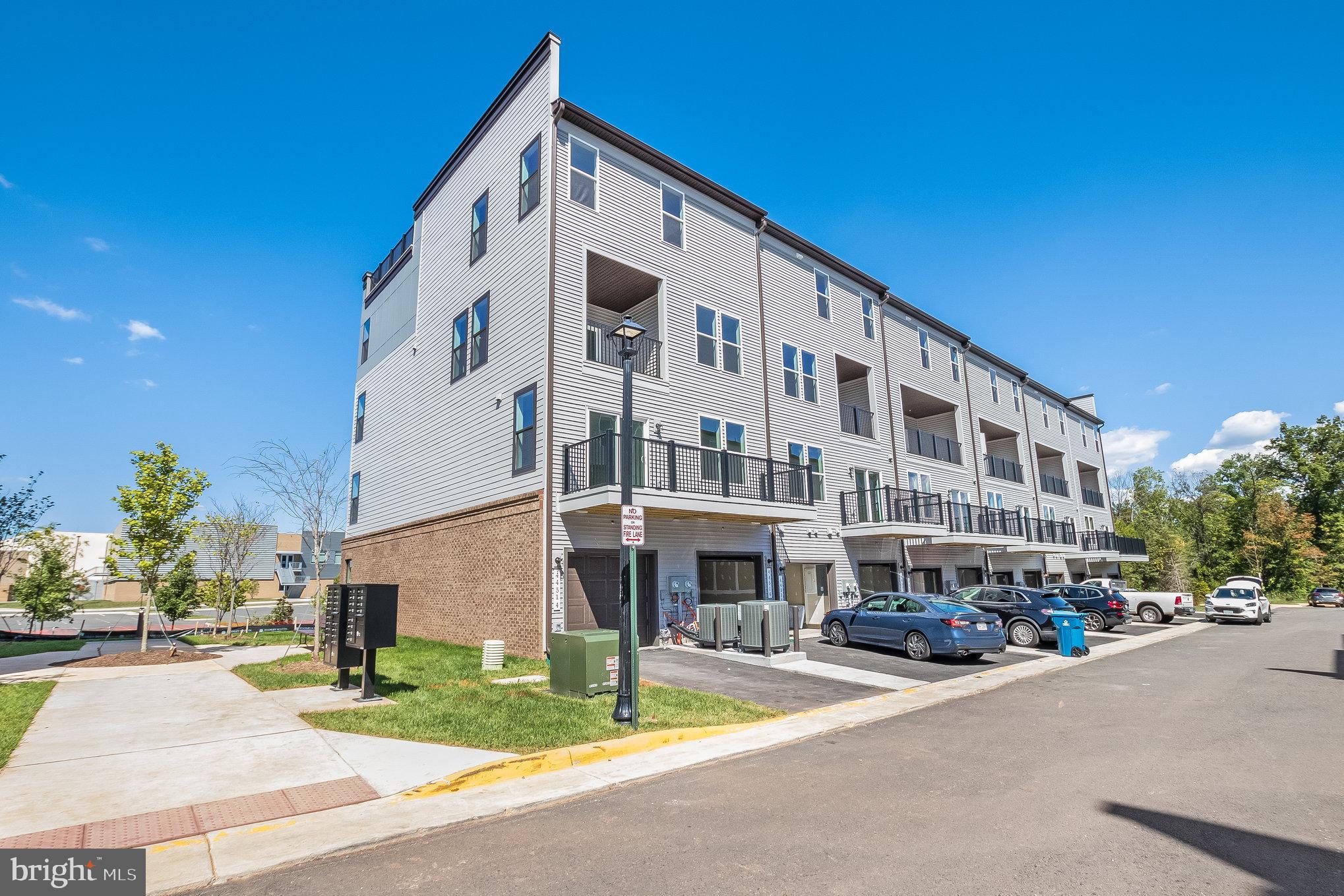 44514 Wolfhound Square Ashburn, VA 20147 - Photo 2 of 29