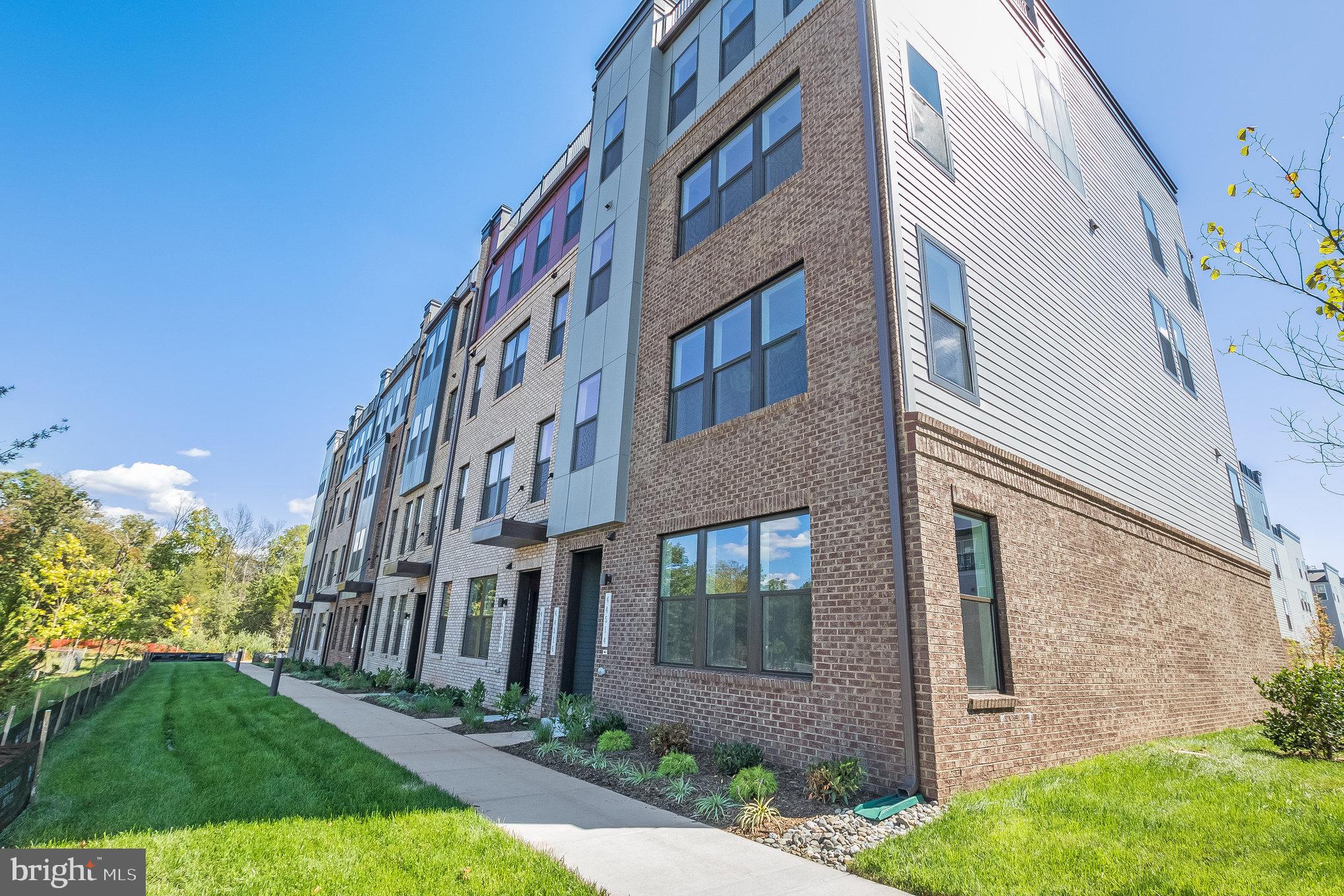 44514 Wolfhound Square Ashburn, VA 20147 - Photo 3 of 29