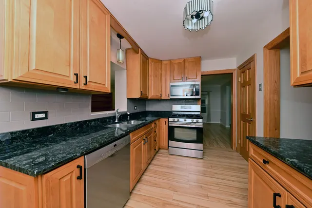 $464,900 | 2519 West 110th Street, Chicago, IL 60655