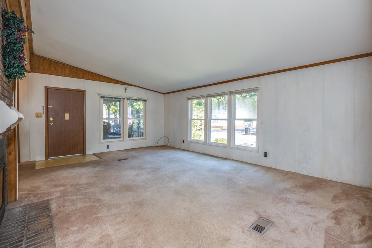 116 Riverledge Drive Goffstown, NH 03045 - Photo 3 of 40