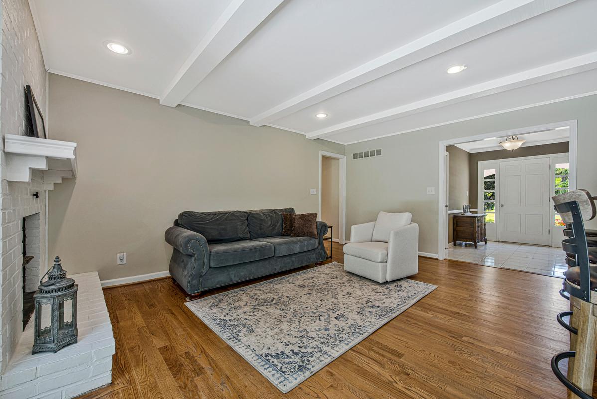 1008 Timber Trail Road Baltimore, MD 21286 - Photo 16 of 47 Spacious living area with lots of natural light.