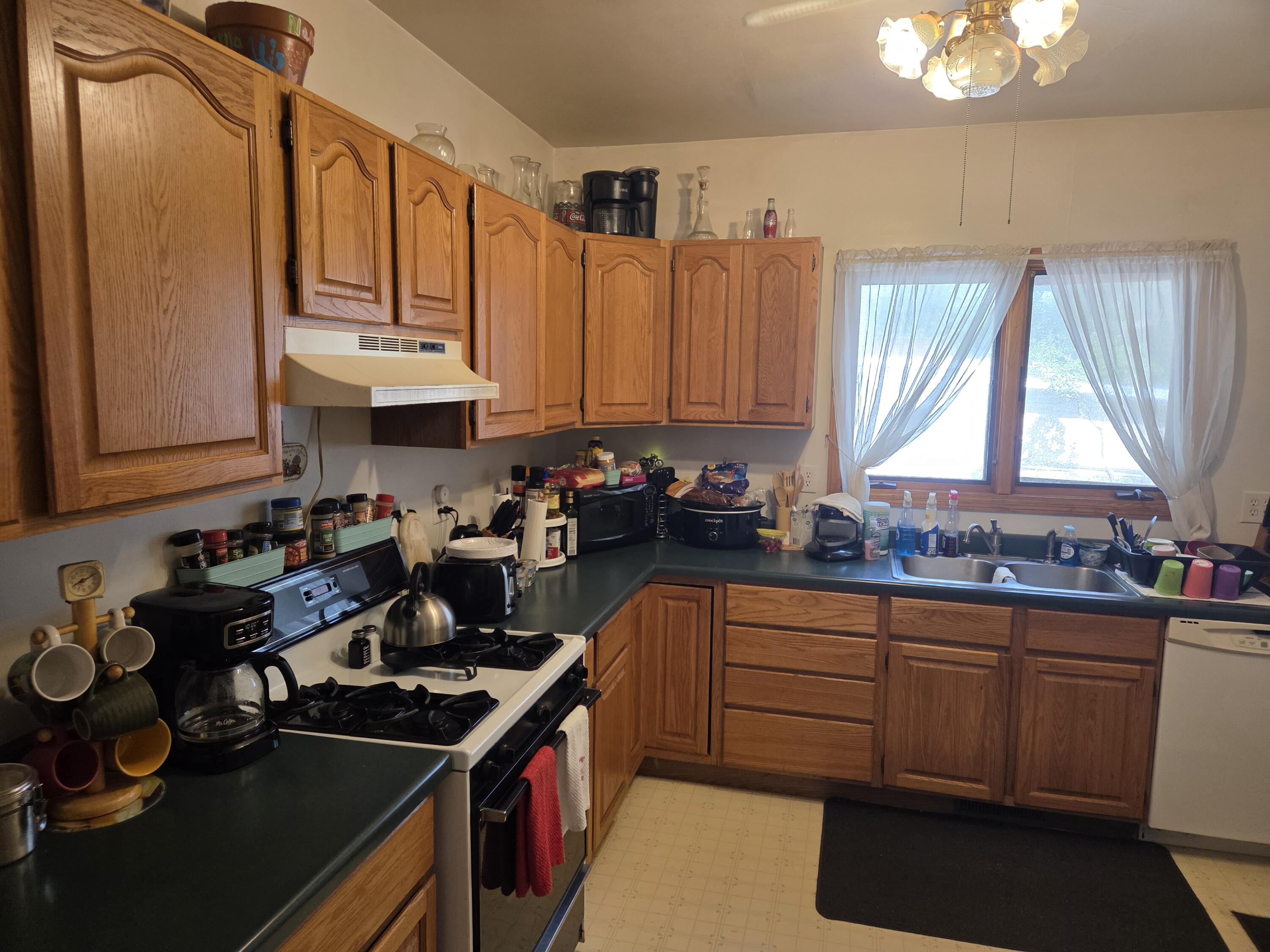 318 Madison Street Walworth, WI 53184 - Photo 9 of 31 20260515_100046