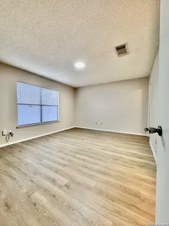 $1,450 | 9834 Highland Creek, San Antonio, TX 78245