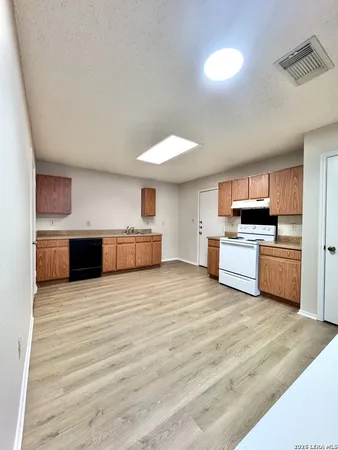 $1,450 | 9834 Highland Creek, San Antonio, TX 78245