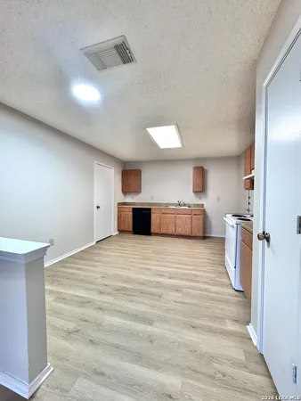 $1,450 | 9834 Highland Creek, San Antonio, TX 78245