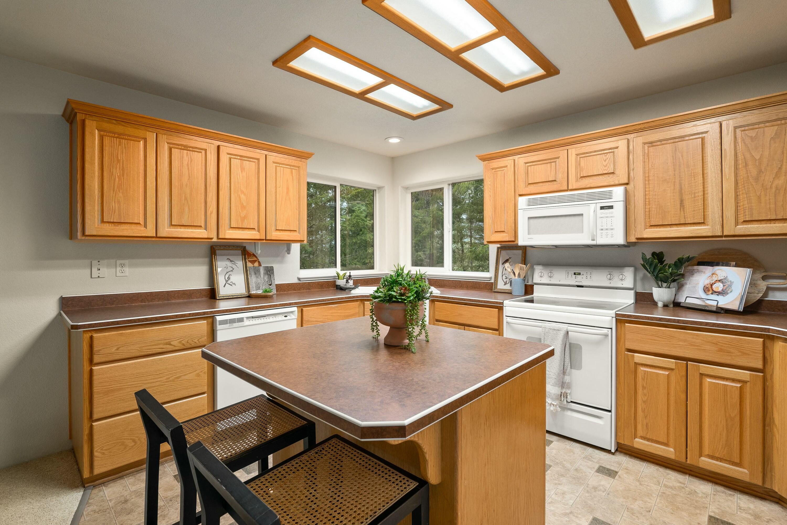 11460 Lower River Road Grants Pass, OR 97526 - Photo 10 of 49 Kitchen