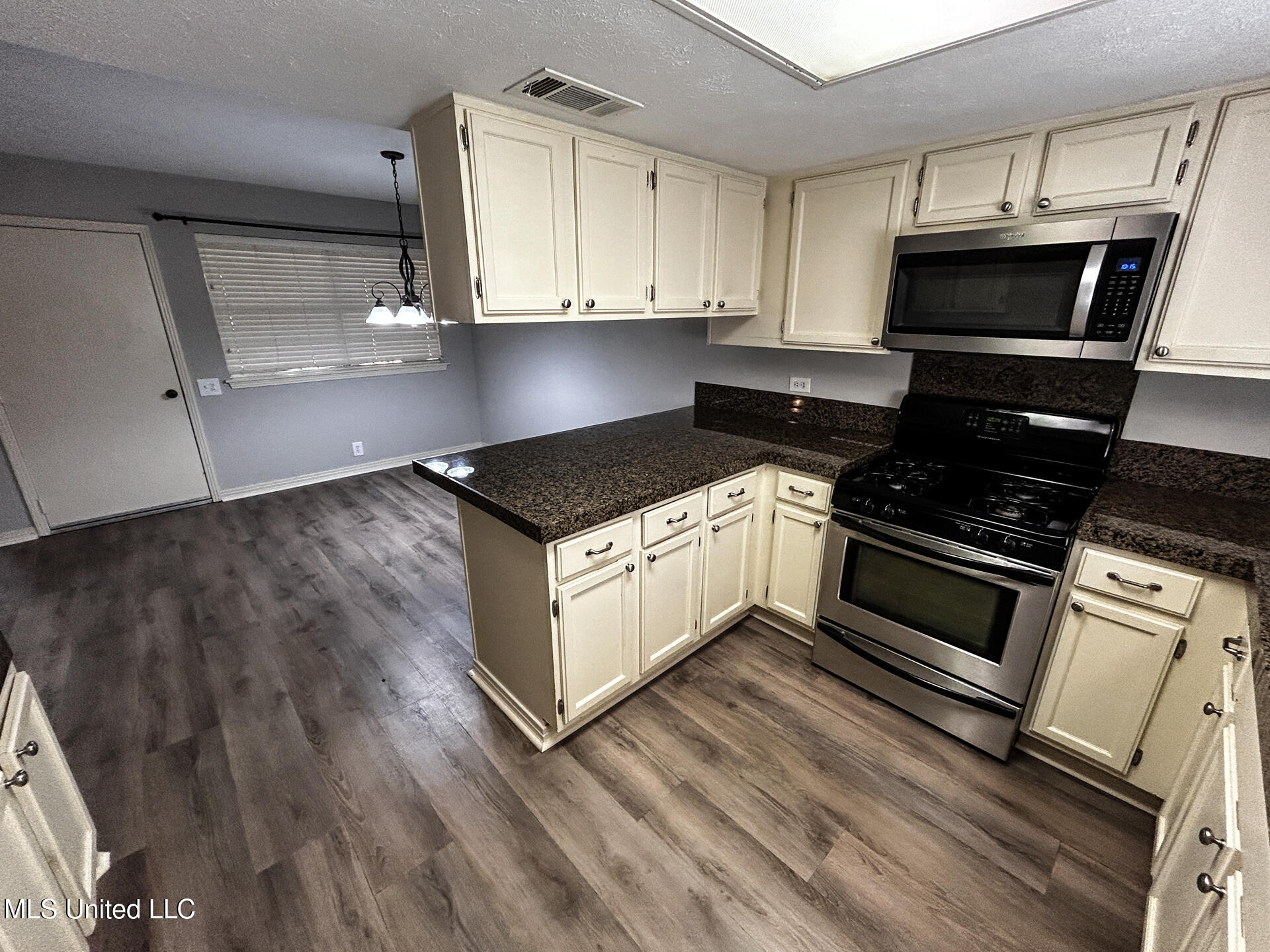 147 Summit Ridge Drive Brandon, MS 39042 - Photo 7 of 25 7