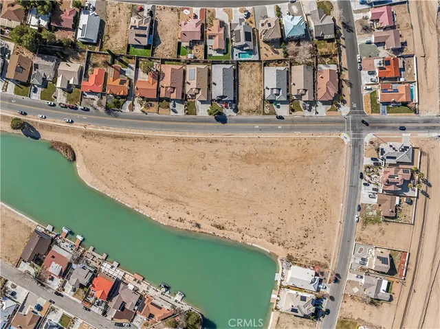 a view of a water fountain