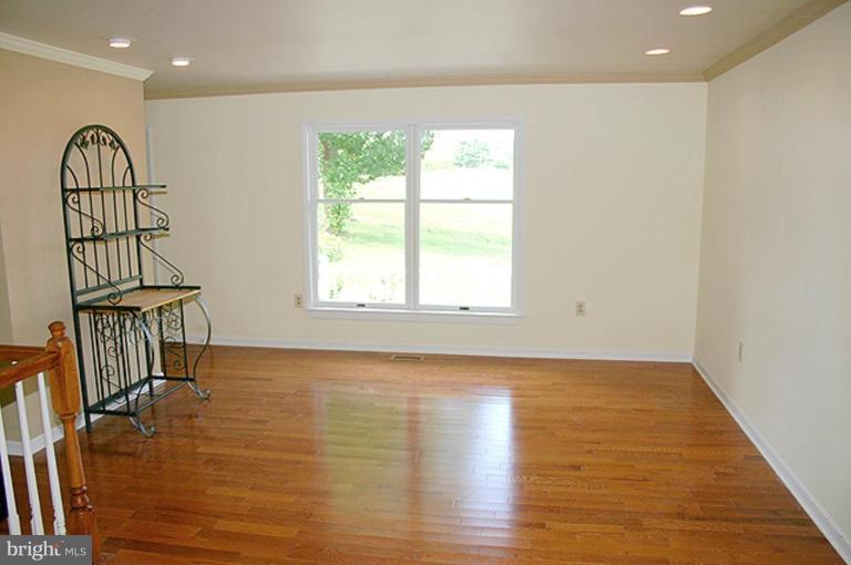 5292 St Pauls Road Manchester, MD 21102 - Photo 4 of 28 Living Room