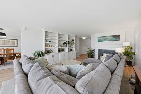 $825,000 | 1500 Sheridan Road, Unit 9K, Wilmette, IL 60091