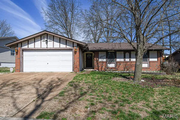 $2,300 | 2211 Aileswick Drive, St. Louis, MO 63129