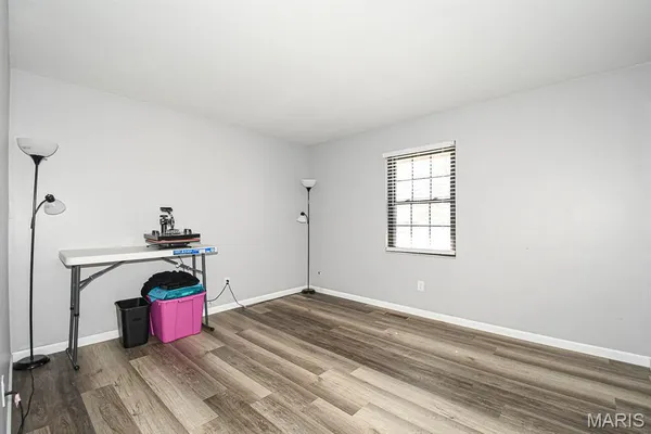 $2,300 | 2211 Aileswick Drive, St. Louis, MO 63129