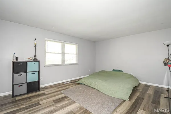 $2,300 | 2211 Aileswick Drive, St. Louis, MO 63129