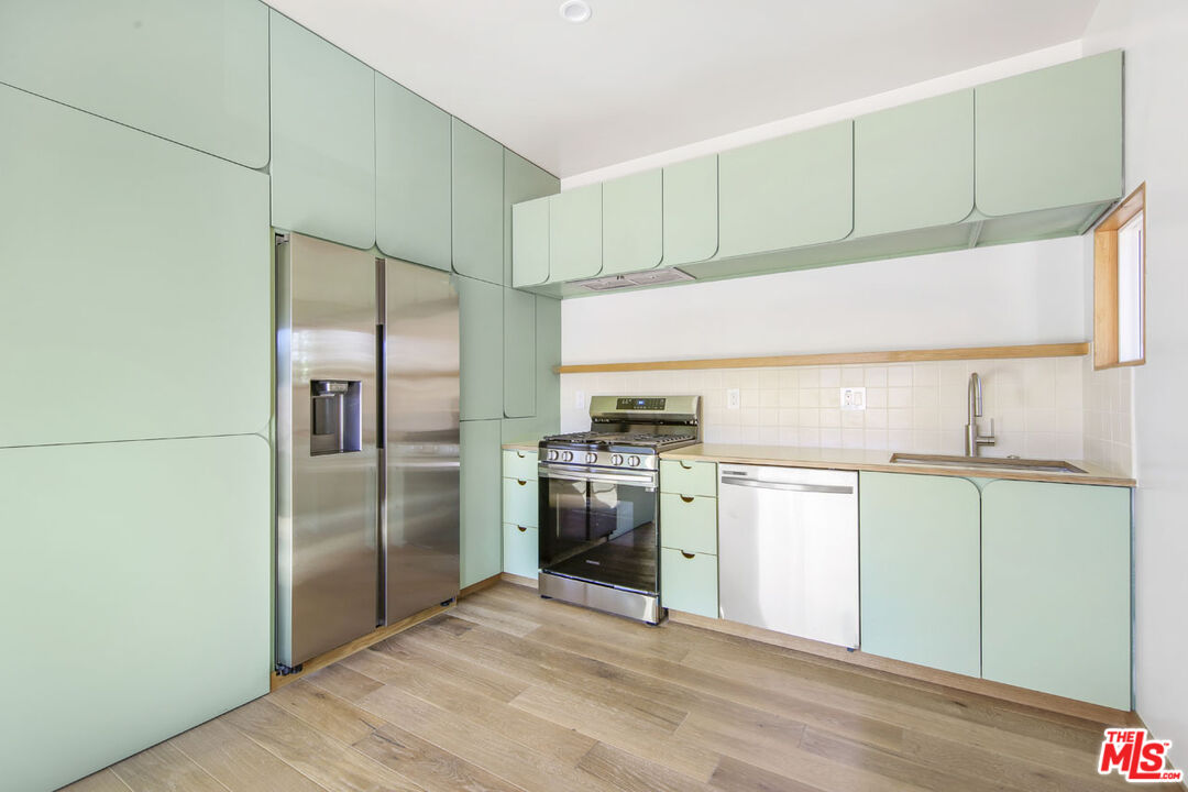 3361 Hamilton Way Los Angeles, CA 90026 - Photo 23 of 25 a kitchen with a refrigerator sink and stove top oven