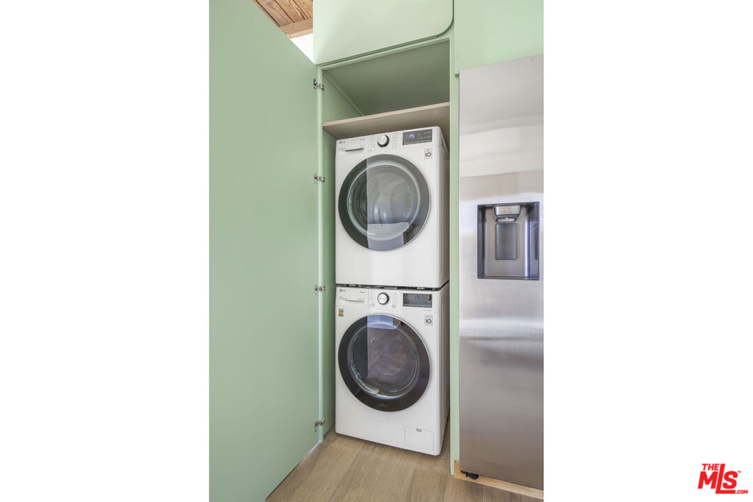 3361 Hamilton Way Los Angeles, CA 90026 - Photo 25 of 25 a utility room with dryer and washer