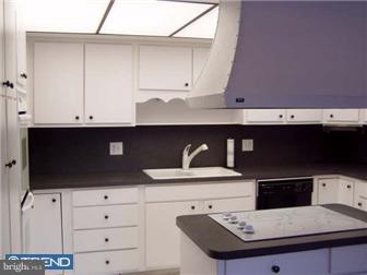 1525 Coventry Road Allentown, PA 18104 - Photo 2 of 12 Gallery Image 2