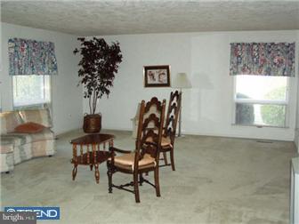 1525 Coventry Road Allentown, PA 18104 - Photo 3 of 12 Gallery Image 3