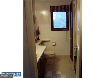 1525 Coventry Road Allentown, PA 18104 - Photo 6 of 12 Gallery Image 6