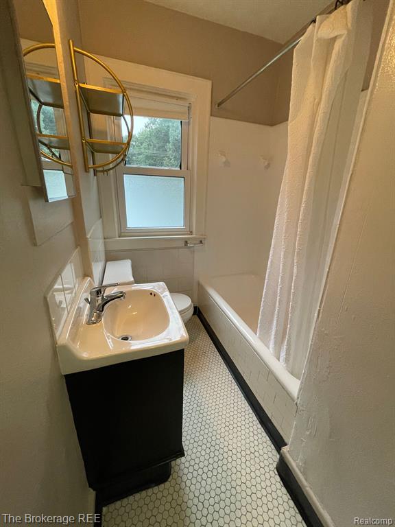 47 Fairwood Boulevard Pleasant Ridge, MI 48069 - Photo 13 of 33