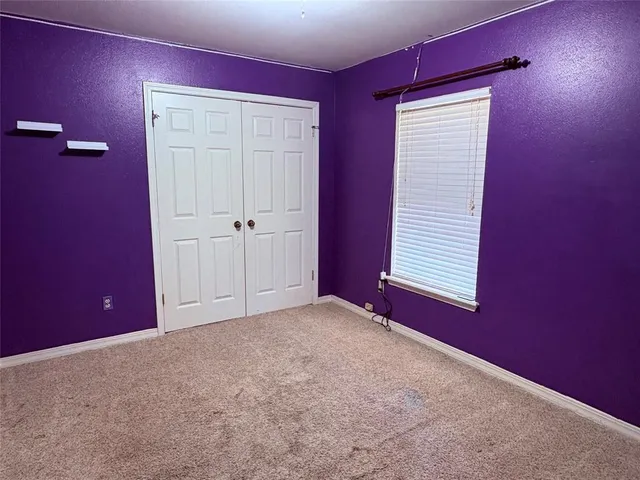 a view of empty room with window