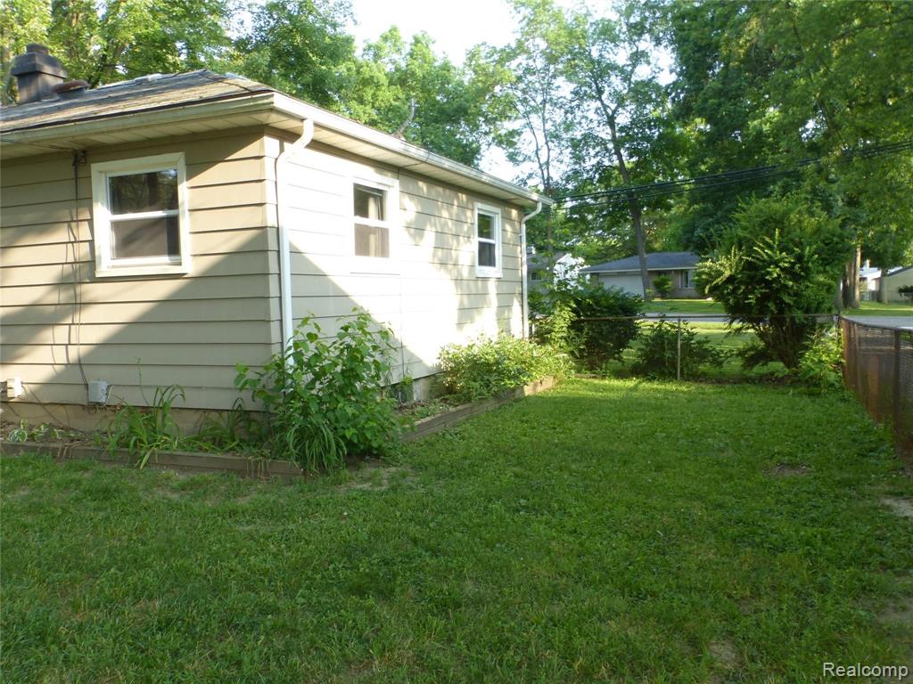 3460 Watkins Lake Road Waterford, MI 48328 - Photo 2 of 27