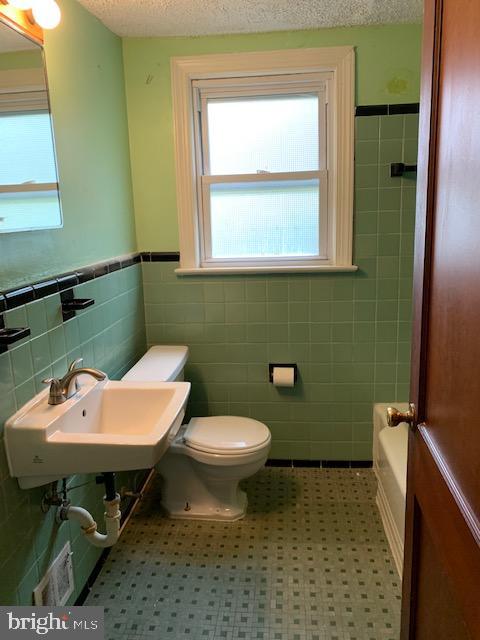 4102 Gallows Road Annandale, VA 22003 - Photo 15 of 24 Upper level full bath