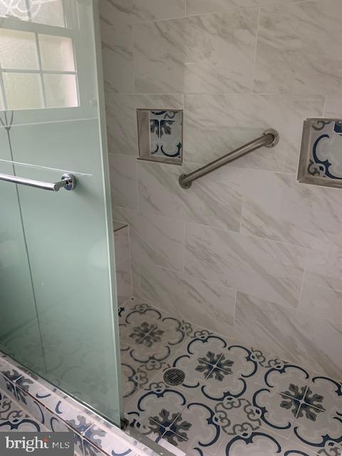 Main level bath