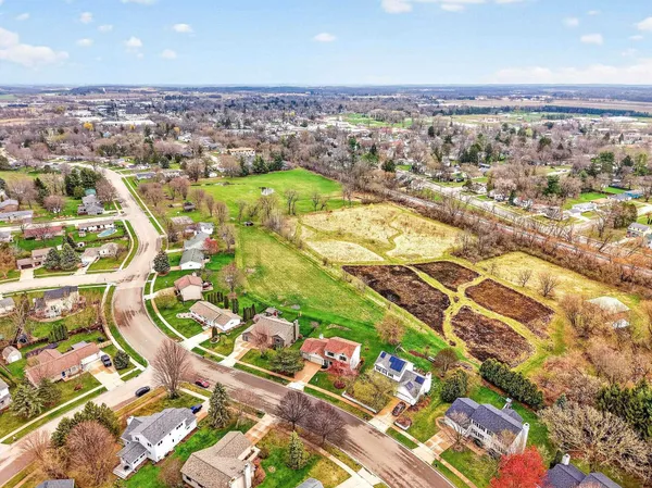 $499,900 | 434 South Burr Oak Avenue, Oregon, WI 53575