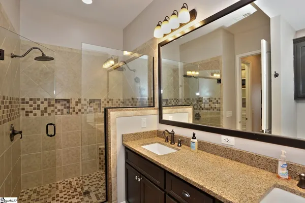 $995,000 | 323 Blue Water Way, West Union, SC 29696