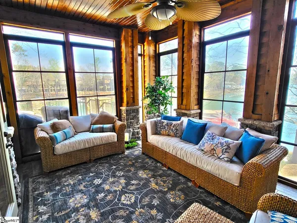 $995,000 | 323 Blue Water Way, West Union, SC 29696