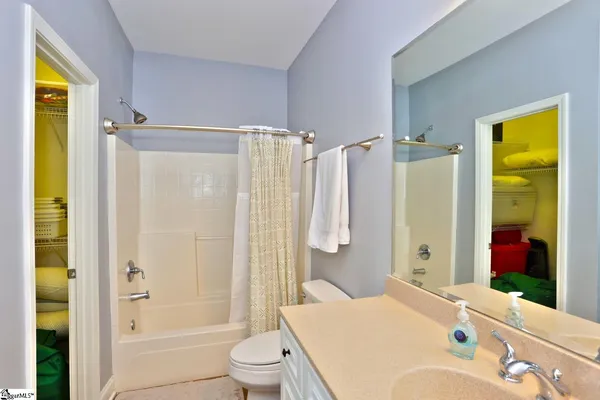 $995,000 | 323 Blue Water Way, West Union, SC 29696