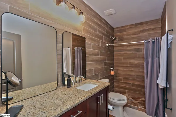 $995,000 | 323 Blue Water Way, West Union, SC 29696