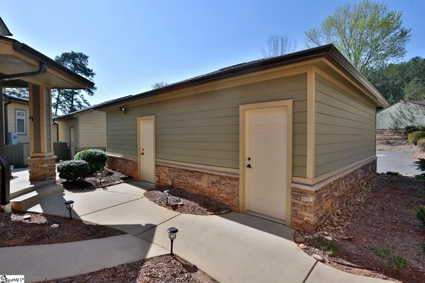 $995,000 | 323 Blue Water Way, West Union, SC 29696