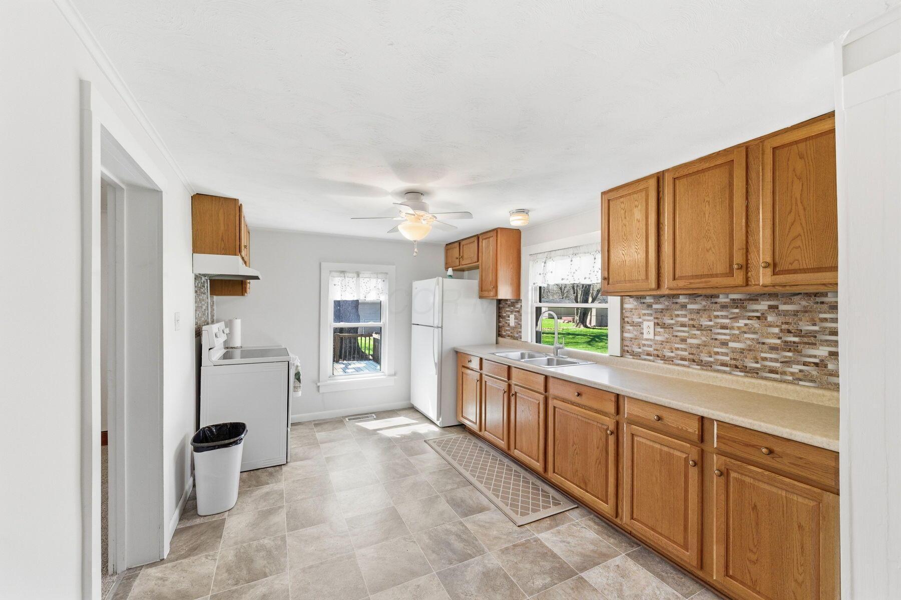 2113 Smeltzer Road Marion, OH 43302 - Photo 16 of 29 Kitchen