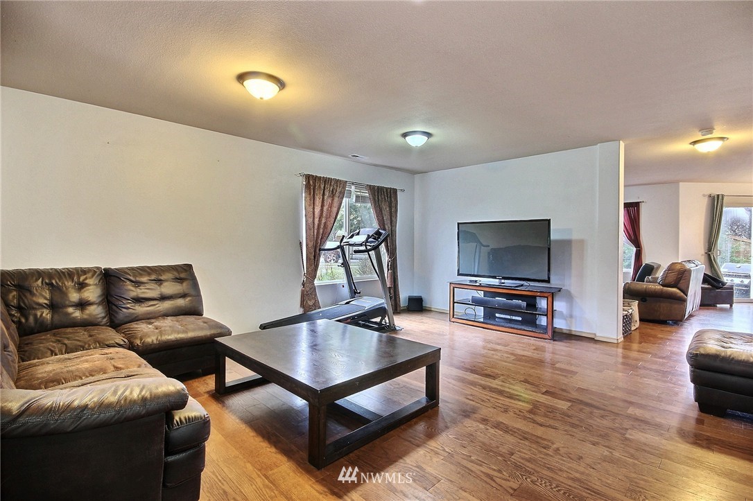 4004 154th Place Southeast Bothell, WA 98012 - Photo 4 of 24