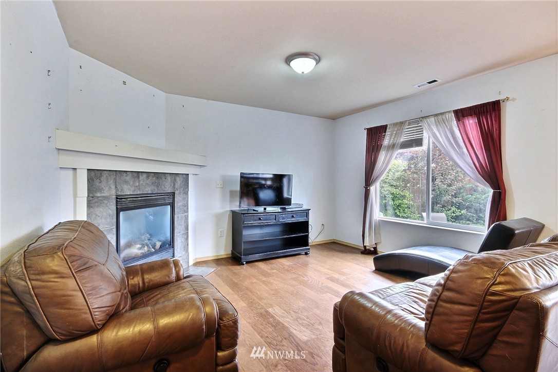4004 154th Place Southeast Bothell, WA 98012 - Photo 6 of 24
