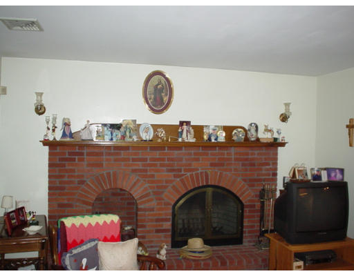 6 Alden Road Lakeville, MA 02347 - Photo 7 of 8 Gallery Image 7