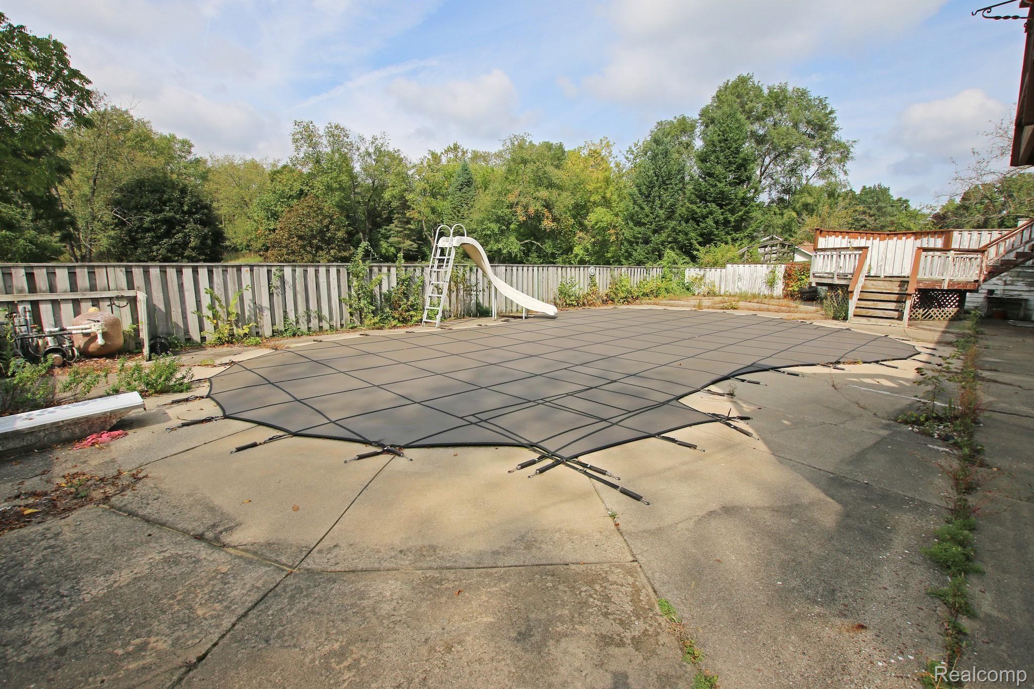 3700 Rohr Road Lake Orion, MI 48359 - Photo 40 of 55 40) Pool.jpg