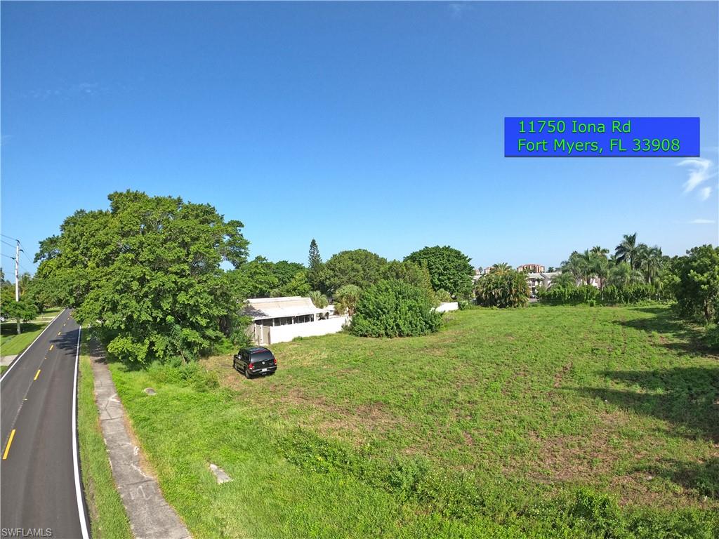 11750 Iona Road Fort Myers, FL 33908 - Photo 6 of 13 a backyard of a house with lots of green space