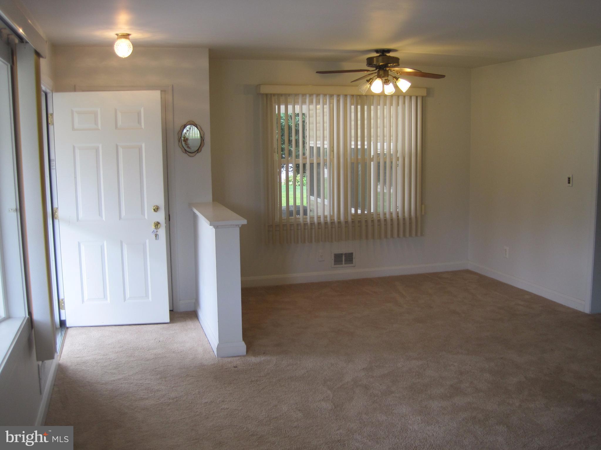 10012 Magledt Road Baltimore, MD 21234 - Photo 5 of 18 Living Room