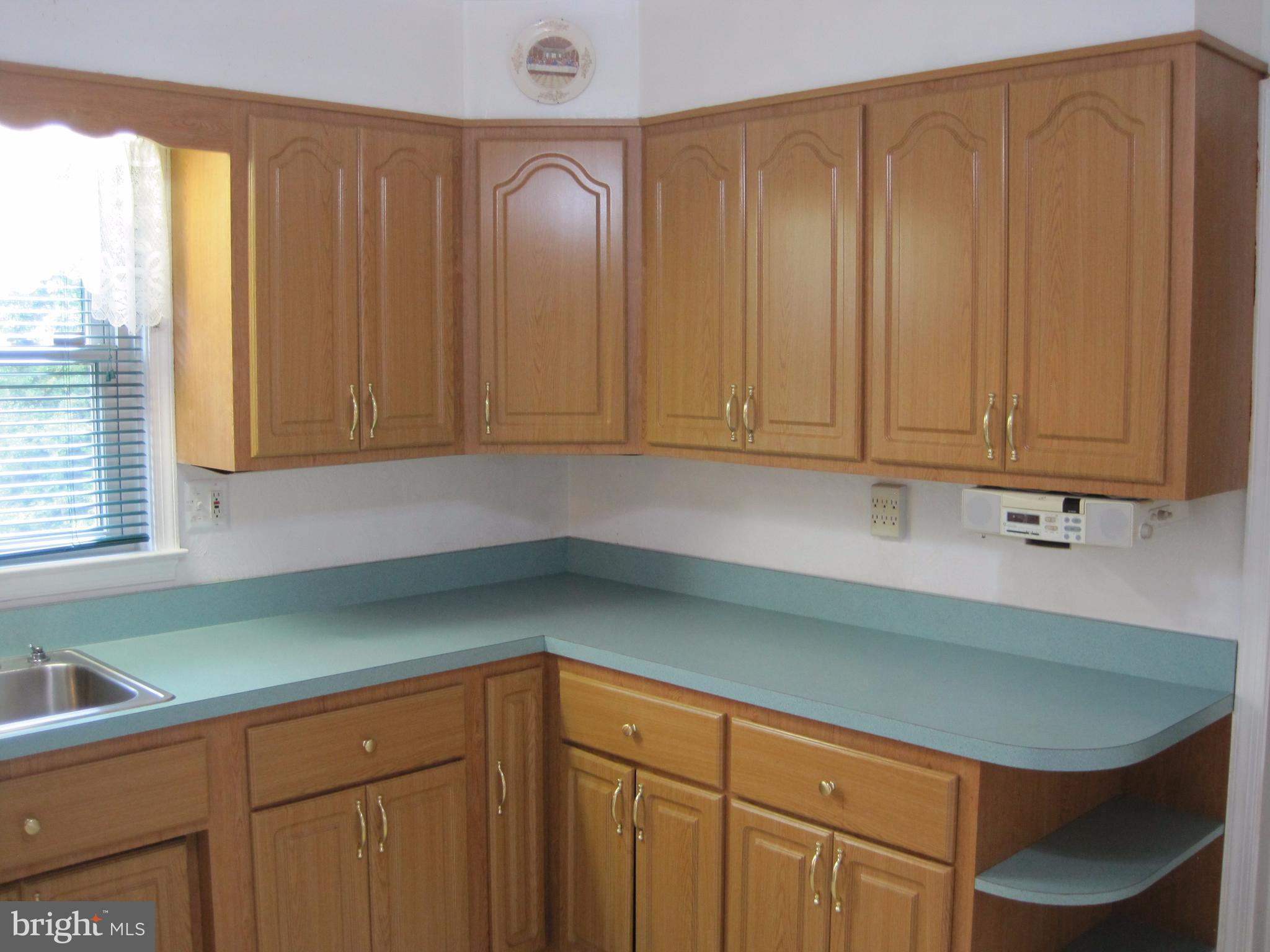 10012 Magledt Road Baltimore, MD 21234 - Photo 7 of 18 PLENTY OF CABINETS AND COUNTER SPACE!