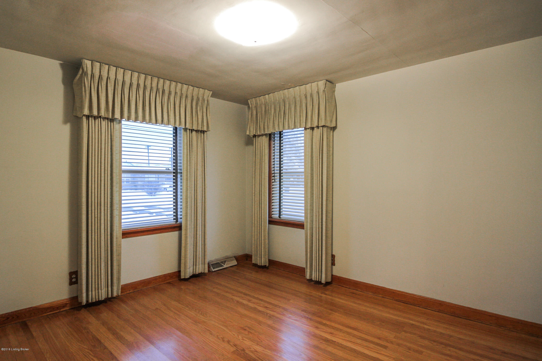 9107 Chenault Road Louisville, KY 40258 - Photo 23 of 35 0036
