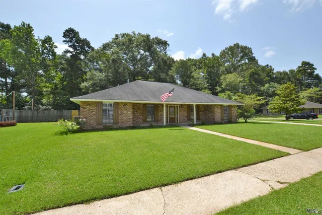$1,900 | 2530 Chantulane Avenue, Denham Springs, LA 70726