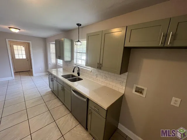 $1,900 | 2530 Chantulane Avenue, Denham Springs, LA 70726